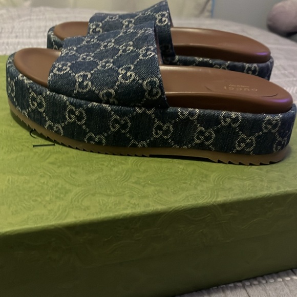 Authentic Gucci GG Logo Denim Slides - Picture 11 of 12